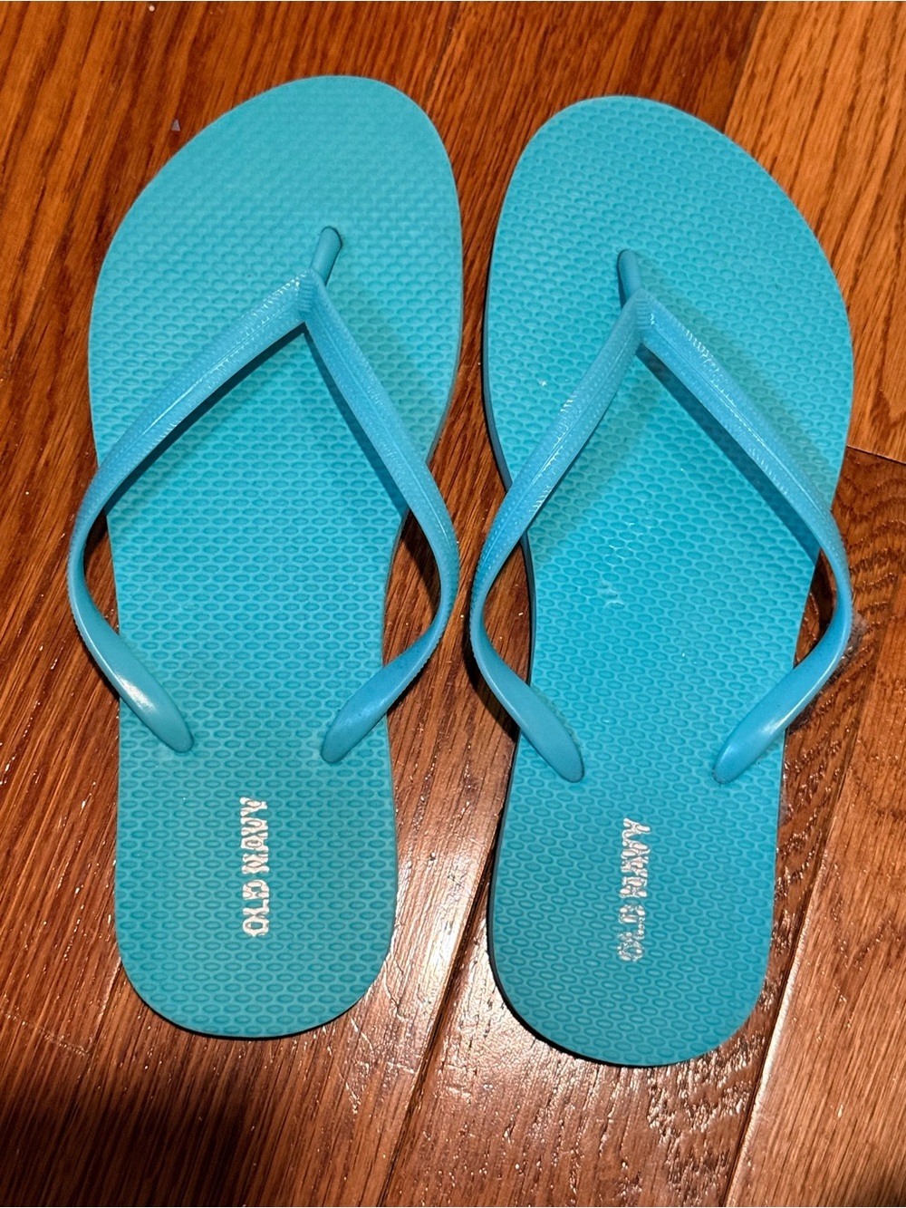 Old Navy Women's Teal Flip Flop Sandals - Lightweight thong flip flops